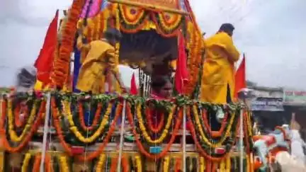 बेमेतरा: शहर बेमेतरा में पारंपरिक वाद्य यंत्रों के साथ निकली भगवान जगन्नाथ की रथ यात्रा, नगर पालिका के अध्यक्ष ने उतारी आरती