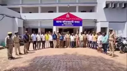 प्रतापगढ़: कांशीराम कालोनी के पीछे बने एक मकान से जुआ खेलते 19 लोगों को गिरफ्तार किया गया, 5.69 लाख नकद, आभूषण, मोबाइल व वाहन बरामद