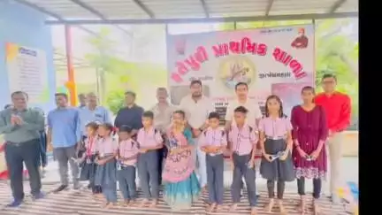 હાલોલ: હાલોલ તાલુકાના ફ્તેપુરી પ્રાથમિક શાળામાં કન્યા કેળવણી મહોત્સવ અને શાળા પ્રવેશોત્સવનો કાર્યક્રમ યોજાયો