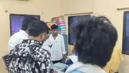 जालना: ढवळेश्वर येथील रहिवासी महिलेवर दुसऱ्याचा लादलेला वीज बिलाचा बोजा काढून घेण्याची रयत क्रांती संघटनेची महावितरणला मागणी