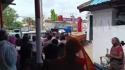 नोखा: नोखा थाना क्षेत्र के दुर्गा स्थान से पुलिस ने मारपीट के 5 आरोपियों को गिरफ्तार कर कार्यालय भेज दिया