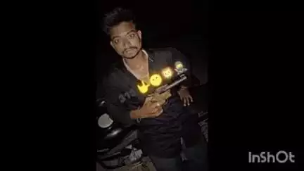 दुर्गागंज में युवक का अवैध हथियार के साथ फोटो सोशल मीडिया पर हुआ वायरल, पुलिस जांच में जुटी