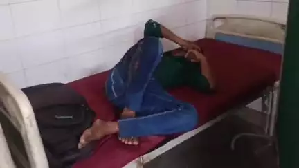 एटा: बस स्टैंड के पास गांव जिरसमी निवासी 21 वर्षीय युवक जहरखुरानी का हुआ शिकार, अर्ध बेहोशी की हालत में मेडिकल में भर्ती