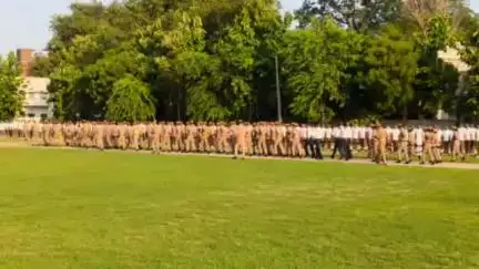 हमीरपुर: पुलिस अधीक्षक ने शुक्रवार की परेड और पुलिस लाइन का किया निरीक्षण
