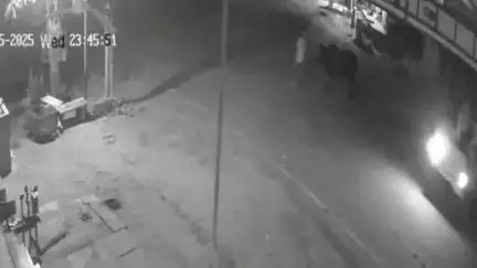 चिड़ावा: चिड़ावा बाईपास पर ऑनलाइन सट्टे के पैसों को लेकर दो पक्षों में जमकर मारपीट, घटना सीसीटीवी में कैद हुई