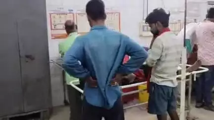 चंदौली: बिछिया के समीप हाईवे पर अनियंत्रित होकर खाई में गिरे बाइक सवार 3 युवक, एक की हालत गंभीर