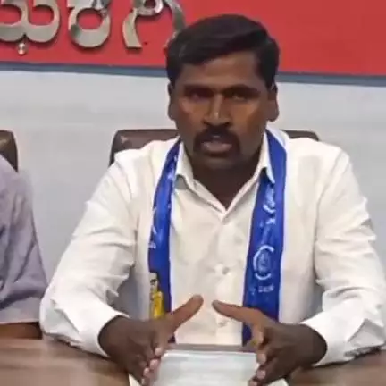 ಕಲಬುರಗಿ: ಹಲವು ವರ್ಷಗಳಿಂದ ಒಂದೇ ಕಡೆ ಇರೋ ಪಿಡಿಓಗಳ ವರ್ಗಾವಣೆಗೆ ನಗರದಲ್ಲಿ ಡಾ ಅಂಬೇಡ್ಕರ್ ಸೇವಾ ಸಂಘದ ಕಾರ್ಯದರ್ಶಿ ರವಿಕುಮಾರ್