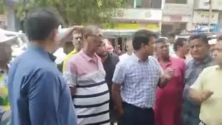 बिहार: जाम की समस्या को लेकर नगर आयुक्त ने भराव का किया निरीक्षण, कई अधिकारी रहे मौजूद