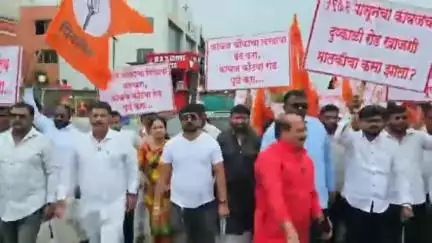 हवेली: आमदार योगेश टिळेकर व महानगरपालिकेच्या विरोधात कात्रज चौकात शिवसेनेचे वसंत मोरे यांचे आंदोलन