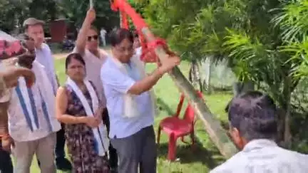 দিনহাটা ১: দিনহাটা বোর্ডিং পাড়া দুর্গাপূজা কমিটির খুঁটি পূজার শুভ উদ্বোধন করলেন মন্ত্রী উদয়ন গুহ