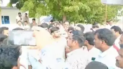 బద్వేల్: బద్వేల్ :  మండలంలోని బయనపల్లి గ్రామంలో ఉద్రిక్తత