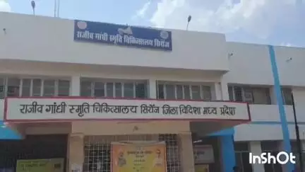 सिरोंज: भोपाल रोड पर अज्ञात वाहन की टक्कर से बाइक सवार युवक हुआ घायल, अस्पताल में कराया गया भर्ती