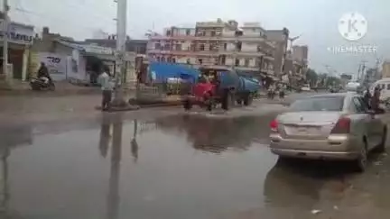 जालौर: शहर के रोडवेज बस स्टैंड के बाहर जमा हुआ बरसाती पानी, वाहन चालकों को हो रही परेशानी