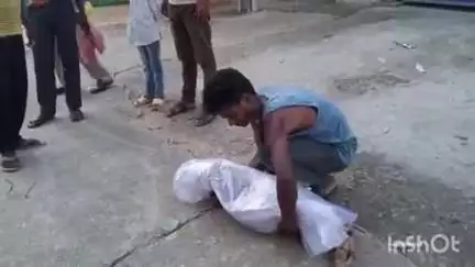 अधौरा: अधौरा गांव के दरवाजे के पास सड़क दुर्घटना में डेढ़ वर्षीय बच्ची की मौत, सदर अस्पताल में कराया गया पोस्टमार्टम