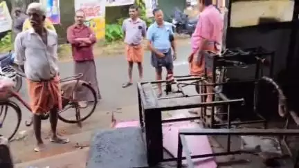 ചാവക്കാട്: എളവള്ളി മമ്മായി സെൻ്ററിൽ യുവാവ്  ഹോട്ടൽ അടിച്ച് തകർത്തു