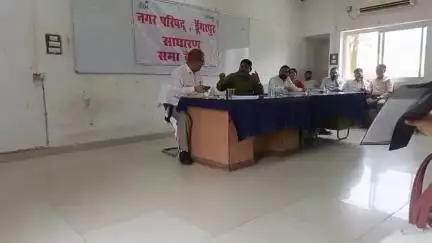 डूंगरपुर: नगर परिषद डूंगरपुर की साधारण सभा की बैठक में सभापति अमृत कलासुआ का गुस्सा फूटा