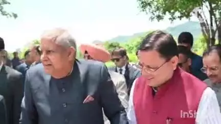 हल्द्वानी: हल्द्वानी के आर्मी हेलीपैड पर दिल्ली वापसी के दौरान उपराष्ट्रपति जगदीप धनगढ़ से सीएम पुष्कर धामी ने की शिष्टाचार भेंट