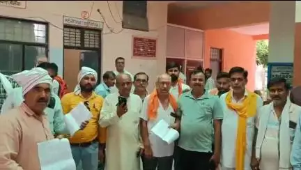 जालौन: इटावा जिले में चल रहे घटनाक्रम को लेकर ब्राह्मण समाज के लोगों ने उपजिलाधिकारी जालौन को ज्ञापन दिया
