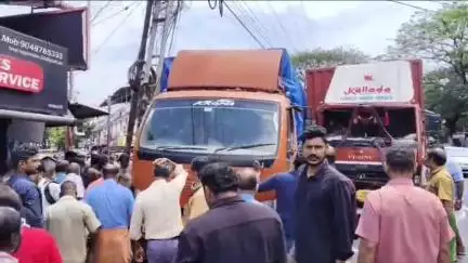 തൃശൂർ: തലോറിൽ ലോറികള്‍ കൂട്ടിയിടിച്ച് ഒരാൾ മരിച്ചു, സി.സി.ടി.വി ദൃശ്യം