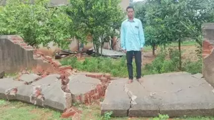 रनियां: जयपुर गांव में जंगली हाथी ने किसान का घर तोड़ा, मोटरसाइकिल भी क्षतिग्रस्त की