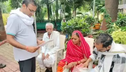 बड़वाह: डूडगांव में विधायक बिरला ने जनदर्शन में क्षेत्रवासियों की समस्याएं सुनीं