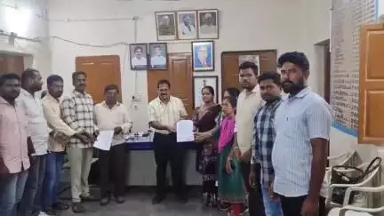 రాయదుర్గం: తమపై పనిభారం తగ్గించాలని డిమాండ్ చేస్తూ 28 న పెన్ డౌన్ చేపడుతున్నట్లు తెలిపిన మండలంలోని పంచాయతీ కార్యదర్శులు
