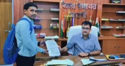 ढीमरखेड़ा: जिला पंचायत सीईओ ने दी देवराज धनगर को ढीमरखेड़ा के ग्राम पंचायत सिलौंडी में पंचायत सचिव पद पर अनुकंपा नियुक्ति