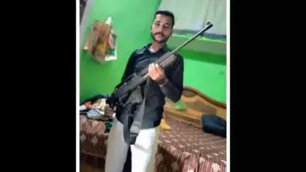 ठाकुरद्वारा: ठाकुरद्वारा क्षेत्र में राइफल लहराते हुए रील बनाने वाले युवक का वीडियो सोशल मीडिया पर वायरल, पुलिस जांच में जुटी
