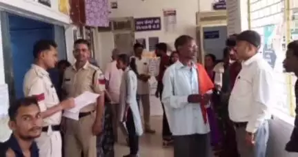 ढीमरखेड़ा: नेगवां गांव के पास अनियंत्रित होकर पलटा मजदूरों से भरा पिकअप वाहन, 13 मजदूर हुए घायल