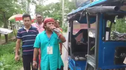 হবিবপুর: জল অপচয় বন্ধ সহ বিভিন্ন সচেতন মূলক বার্তা  বাউলের মধ্য দিয়ে তুলে ধরলেন বিশ্ব বাউল ফকির জাগরণ মঞ্চ কমিটি কাতলা পুকুরে