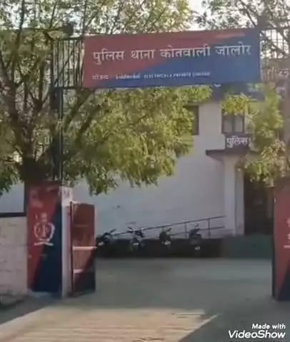 जालौर: जालौर में घर के बाहर खड़ी बाइक चोरी, घटना सीसीटीवी कैमरे में कैद हुई