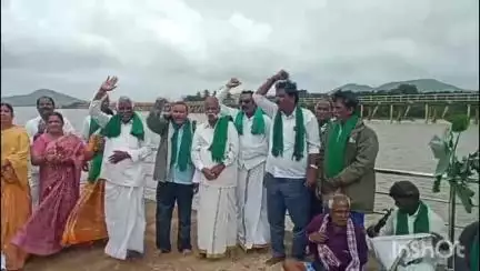 ಶಿಕಾರಿಪುರ: ಅಂಜನಾಪುರ ಜಲಾಶಯ ಭರ್ತಿ ರೈತರಿಂದ ಬಾಗಿಣ ಸಮರ್ಪಣೆ