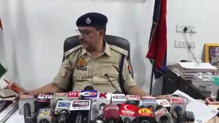 घाटमपुर: घाटमपुर के स्टेशन रोड पर रेलवे संविदा कर्मी पर गोली चलाने के चार आरोपियों को गिरफ्तार किया, डीसीपी दक्षिण ने दी जानकारी