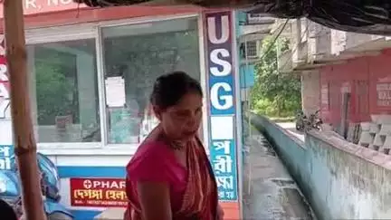 দেগঙ্গা: বাড়ির সহ সমস্ত সম্পত্তির দলিল কেড়ে নিয়ে মাকে গালাগালি ও বাড়ি থেকে বের করে দেওয়ার হুমকির অভিযোগ ছেলের বিরুদ্ধে