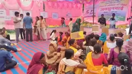 मनिका: मनिका प्रखंड कार्यालय परिसर में शिक्षा को लेकर जनसुनवाई कार्यक्रम का आयोजन