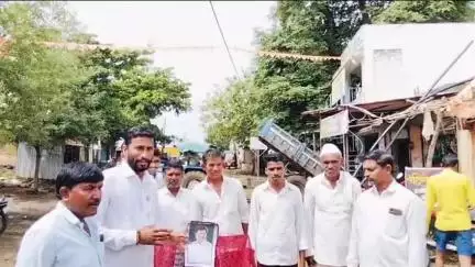 वाशिम: तालुक्यातील अडोळी येथील शेतकऱ्यांनी आ. बबनराव लोणीकर यांनी केलेल्या वक्तव्याचा केला निषेध