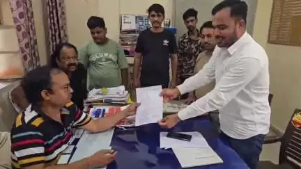 विजयनगर: बिजयनगर में अघोषित बिजली कटौती से परेशान राजनगर क्षेत्र के लोगों ने सहायक अभियंता को ज्ञापन सौंपा