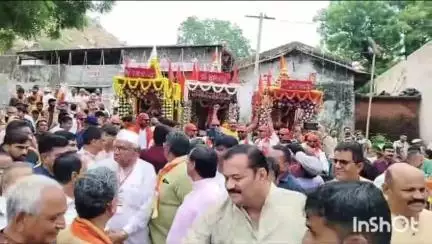ઇડર: ઈડરમાં ધારાસભ્ય રમણલાલ વોરાએ રથયાત્રાનું પ્રસ્થાન કરાવ્યું:યાત્રા શાંતિપૂર્ણ વાતાવરણમાં સંપન્ન થઈ