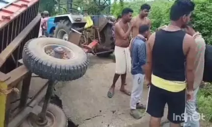 କଟକ ପୌରାଞ୍ଚଳ: ନରସିଂହପୁର ଏକଡ଼ାଲରେ ରାସ୍ତା ଦବିଲା, ଓଲଟିଲା ଟ୍ରାକ୍ଟର, ଜଣେ ଆହତ
