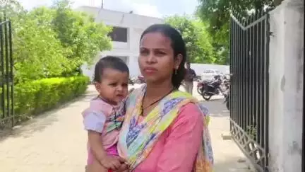 अमरोहा: महिला ने अपने सिपाही पति पर उत्पीड़न का आरोप लगाया, अमरोहा एसपी से सस्पेंड करने की मांग की