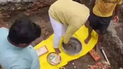 शोहरतगढ़: नगर पंचायत बढ़नी के वार्ड नंबर एक और दो में स्थित शिव मंदिर का किया गया नवीकरण