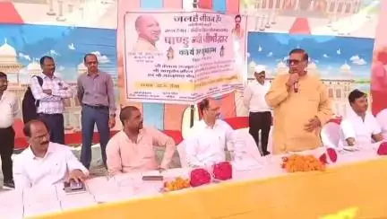 तिर्वा: हसेरन के कंसुआ झील के पास डीएम व विधायक ने किया हवन व पूजन, पाण्डु नदी जल्द बदलेगी सूरज