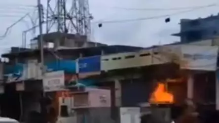नगर रोडवर पोलीस पेट्रोल पंपा समोर साउथ इंडियन रेस्टॉरंटला भीषण आग लागली