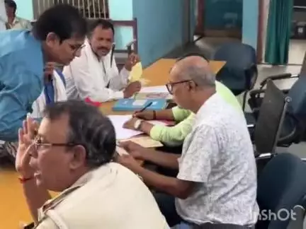 डुमरांव: डुमरांव थाने में शस्त्र सत्यापन प्रक्रिया समाप्त, अंतिम दिन तक 73 शस्त्रधारियों के शस्त्रों का हुआ सत्यापन
