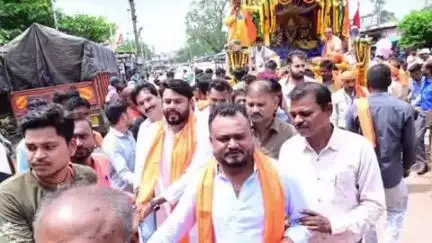 बेमेतरा: बेमेतरा नयापारा में भगवान जगन्नाथ की रथयात्रा में पूर्व MLA आशीष छाबड़ा व दंडीस्वामी ब्रह्मचारी ज्योतिर्मयानंद हुए शामिल