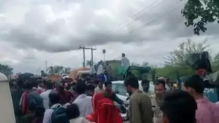 जगदीश पुरी मनोरा जगदीश स्वामी रथ यात्रा पर वाहनों का लगा लंबा जाम श्रद्धालु पैदल दर्शन करने पहुंच रहे