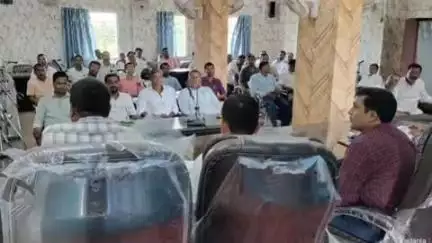 लदनिया: लदनिया प्रखंड सह अंचल कार्यालय के सभागार में प्रशिक्षण शिविर का आयोजन किया गया