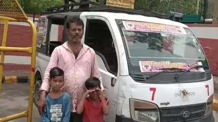 अजमेर: पत्नी से प्रताड़ित पति ने जिला कलेक्ट्रेट में मीडिया को सुनाई अपनी आपबीती, कहा- पत्नी ने धोखे से मेरा घर अपने नाम किया