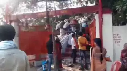 सुल्तानपुर: पांडेय बाबा धाम पर उमड़ा आस्था का सैलाब, ऐतिहासिक मेले में जुटे हजारों श्रद्धालु
