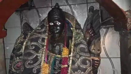 कन्नौज: कन्नौज शहर के बड़े बाजार में है मां काली का मंदिर, जो अपने भक्तों पर कृपा करती हैं